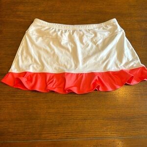 Tail women’s white golf tennis skirt with pink bottom ruffle size medium